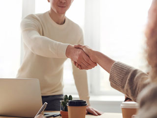 shaking-hands-nimble-bridge-staff-as-a-service-blurb-image-320x241px